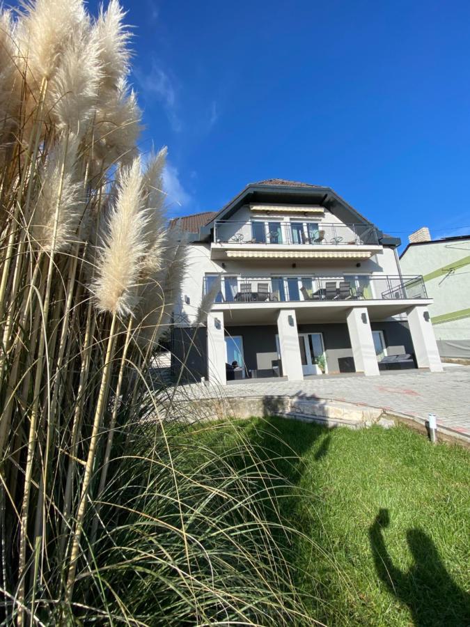 Balkon Apartmanház Panzió Balatonfüred Esterno foto